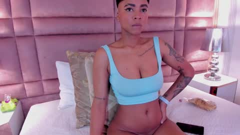 Snapshot of luciawallace chatting on 03.08.25 lucia wallace online show from 03.08.25