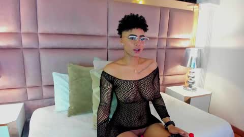 Snapshot of luciawallace chatting on 09.21.25 lucia wallace online show from 09.21.25