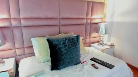 Snapshot of luciawallace chatting on 10.11.25 lucia wallace online show from 10.11.25