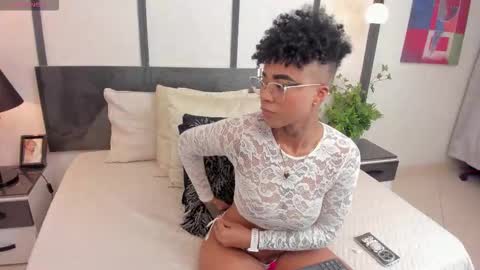  lucia wallace  online show from 12.04.25