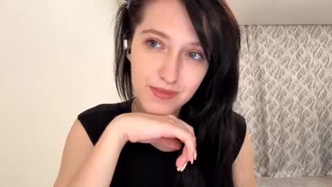 Snapshot of lucibeveridge chatting on 10.28.25 Mary online show from 10.28.25