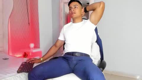 Snapshot of lucii_fer_ chatting on 02.12.26 Leo online show from 02.12.26