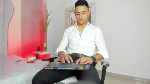 Snapshot of lucii_fer_ chatting on 04.10.26 Leo online show from 04.10.26