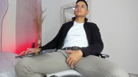 Snapshot of lucii_fer_ chatting on 04.12.26 Leo online show from 04.12.26