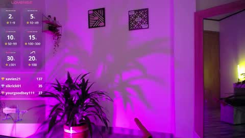 Snapshot of luciiana_lol chatting on 12.13.24 luciiana online show from 12.13.24