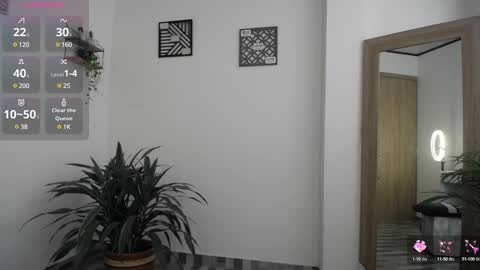 Snapshot of luciiana_lol chatting on 12.13.24 luciiana online show from 12.13.24