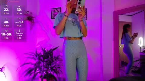 Snapshot of luciiana_lol chatting on 12.20.24 luciiana online show from 12.20.24