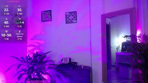 Snapshot of luciiana_lol chatting on 01.10.25 luciiana online show from 01.10.25