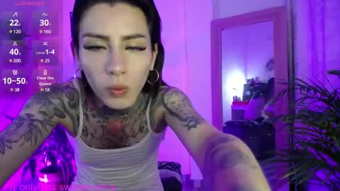 Snapshot of luciiana_lol chatting on 01.21.25 luciiana online show from 01.21.25