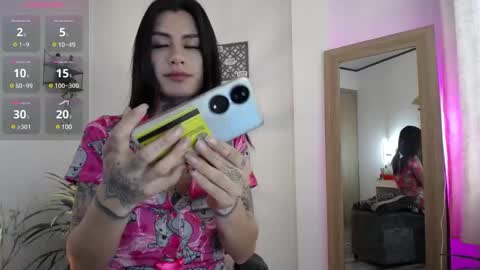 Snapshot of luciiana_lol chatting on 02.19.25 luciiana online show from 02.19.25