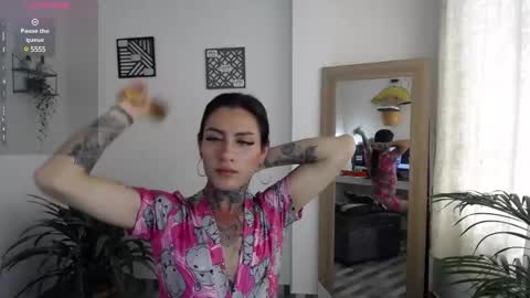 Snapshot of luciiana_lol chatting on 02.21.25 luciiana online show from 02.21.25