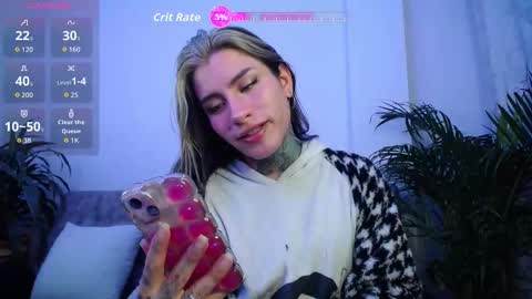 Snapshot of luciiana_lol chatting on 09.29.25 luciiana online show from 09.29.25