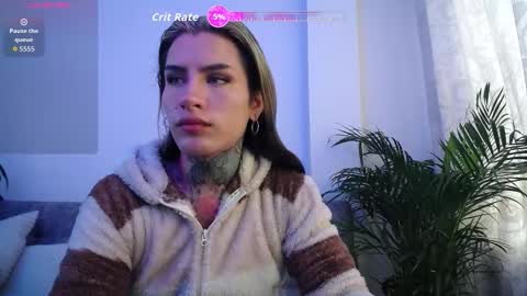 Snapshot of luciiana_lol chatting on 10.03.25 luciiana online show from 10.03.25