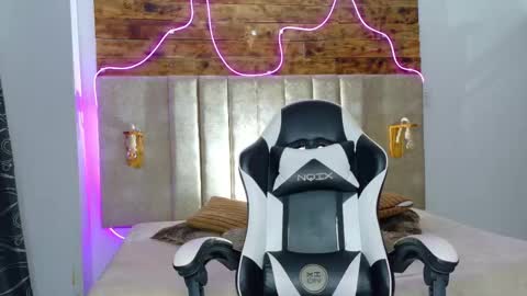 Snapshot of luck_parker chatting on 09.19.25 maye online show from 09.19.25