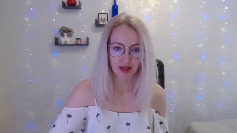 Snapshot of luckcristal chatting on 02.21.25 Arina online show from 02.21.25