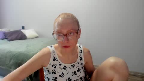 Snapshot of lucky_licky20 chatting on 12.09.24 lucky_licky20 online show from 12.09.24
