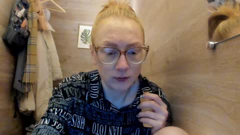 Snapshot of lucky_licky20 chatting on 12.15.24 lucky_licky20 online show from 12.15.24