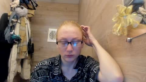 Snapshot of lucky_licky20 chatting on 12.18.24 lucky_licky20 online show from 12.18.24