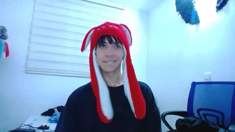 Snapshot of lucky_strickee chatting on 10.14.25 lucky_strickee online show from 10.14.25