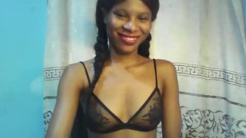 Snapshot of luckymadequeen chatting on 01.05.25 Gloria online show from 01.05.25