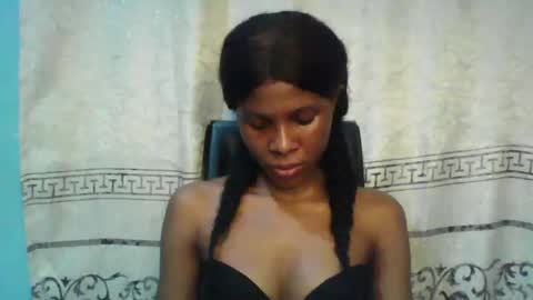 Snapshot of luckymadequeen chatting on 03.05.25 Gloria online show from 03.05.25