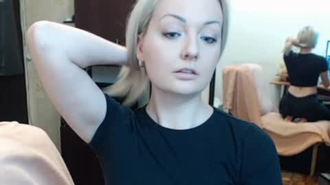 Snapshot of luckyshotgirl chatting on 05.31.26 LuckyShot online show from 05.31.26