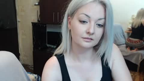 Snapshot of luckyshotgirl chatting on 06.14.26 LuckyShot online show from 06.14.26