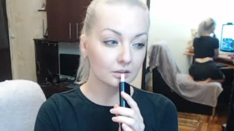 Snapshot of luckyshotgirl chatting on 07.14.26 LuckyShot online show from 07.14.26