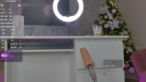 Snapshot of luckystrikee_ chatting on 12.21.24 Alice online show from 12.21.24
