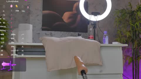 Snapshot of luckystrikee_ chatting on 01.26.25 Alice online show from 01.26.25