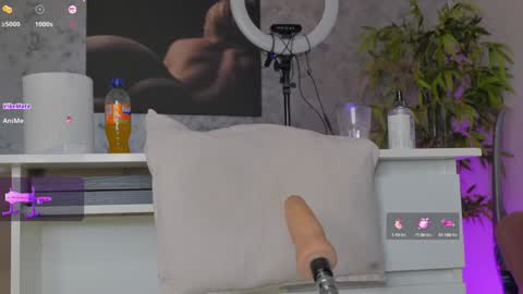 Snapshot of luckystrikee_ chatting on 02.08.25 Alice online show from 02.08.25