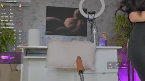 Snapshot of luckystrikee_ chatting on 02.24.25 Alice online show from 02.24.25