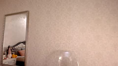 Mia online show from 12.16.24