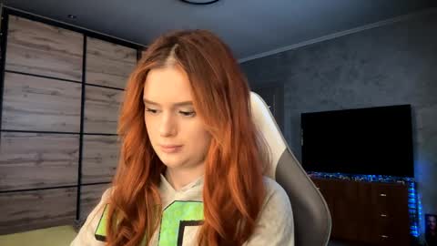 Snapshot of lucretiareisen chatting on 04.05.26 EmmaEmbers online show from 04.05.26