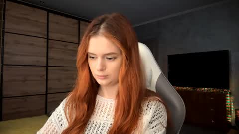 Snapshot of lucretiareisen chatting on 04.07.26 EmmaEmbers online show from 04.07.26
