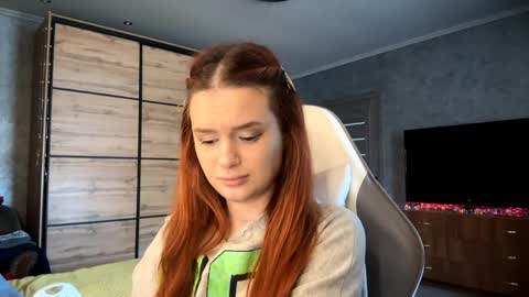 Snapshot of lucretiareisen chatting on 04.14.26 EmmaEmbers online show from 04.14.26