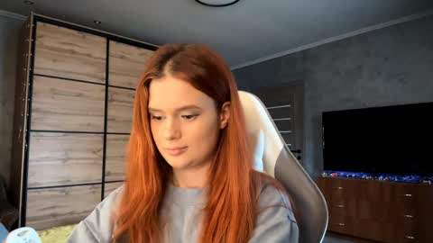 Snapshot of lucretiareisen chatting on 04.16.26 EmmaEmbers online show from 04.16.26