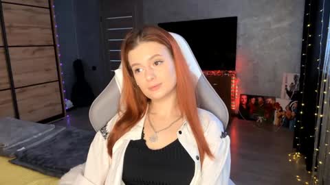 Snapshot of lucretiareisen chatting on 04.17.26 EmmaEmbers online show from 04.17.26