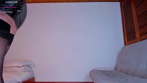 Snapshot of lucy__77 chatting on 03.04.25 Hello my name is Lucy nice to meet you thumb up is important for me kisses online show from 03.04.25