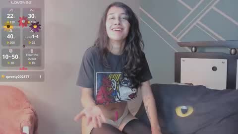 Snapshot of lucy_bluesea chatting on 09.17.25 Lucy Herrera online show from 09.17.25