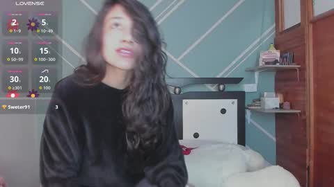 Snapshot of lucy_bluesea chatting on 10.05.25 Lucy Herrera online show from 10.05.25