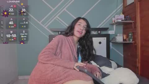 Snapshot of lucy_bluesea chatting on 10.09.25 Lucy Herrera online show from 10.09.25