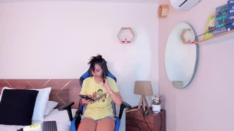 Snapshot of lucy_ferreiraa chatting on 09.29.25 Your Lucy online show from 09.29.25