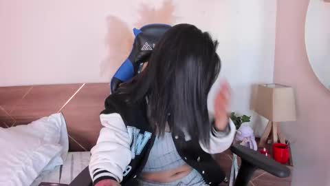 Snapshot of lucy_ferreiraa chatting on 10.04.25 Your Lucy online show from 10.04.25