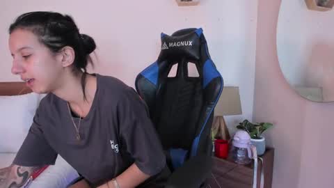 Snapshot of lucy_ferreiraa chatting on 10.06.25 Your Lucy online show from 10.06.25