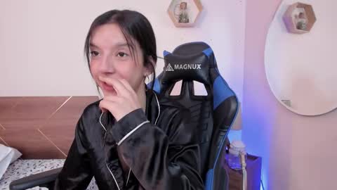 Snapshot of lucy_ferreiraa chatting on 10.17.25 Your Lucy online show from 10.17.25