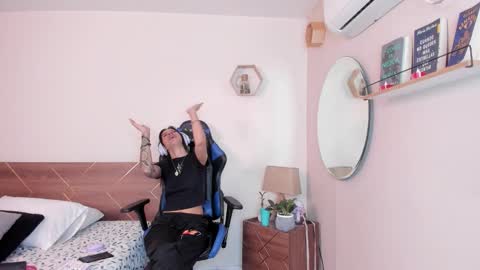 Snapshot of lucy_ferreiraa chatting on 10.17.25 Your Lucy online show from 10.17.25