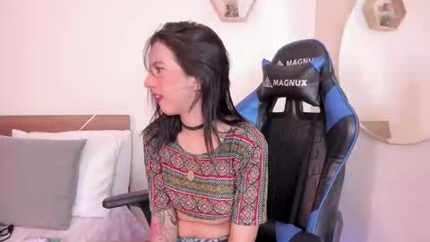 Snapshot of lucy_ferreiraa chatting on 10.23.25 Your Lucy online show from 10.23.25