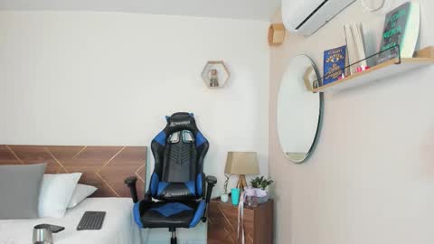 Snapshot of lucy_ferreiraa chatting on 10.25.25 Your Lucy online show from 10.25.25