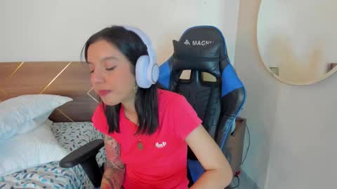 Snapshot of lucy_ferreiraa chatting on 10.30.25 Your Lucy online show from 10.30.25